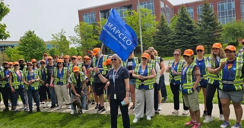 Image of AMAPCEO members at 1 Stone Road West in Guelph supporting striking OCEU workers