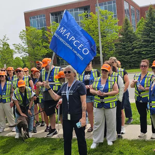 Image of AMAPCEO members at 1 Stone Road West in Guelph supporting striking OCEU workers