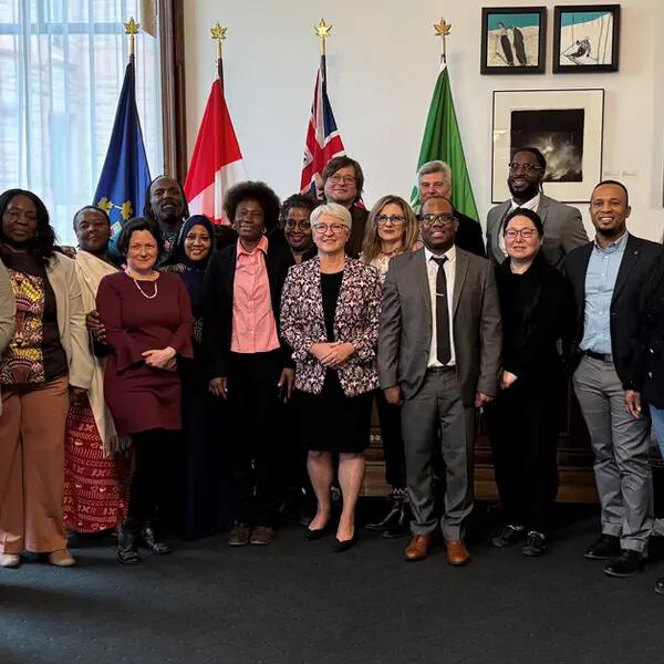 Image of students from Béatrice-Desloges Catholic Secondary School and members of Franco.Noire and AMAPCEO Francophone Caucus attended by by the Lieutenant Governor of Ontario